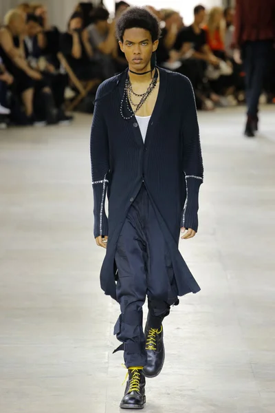 Look 16